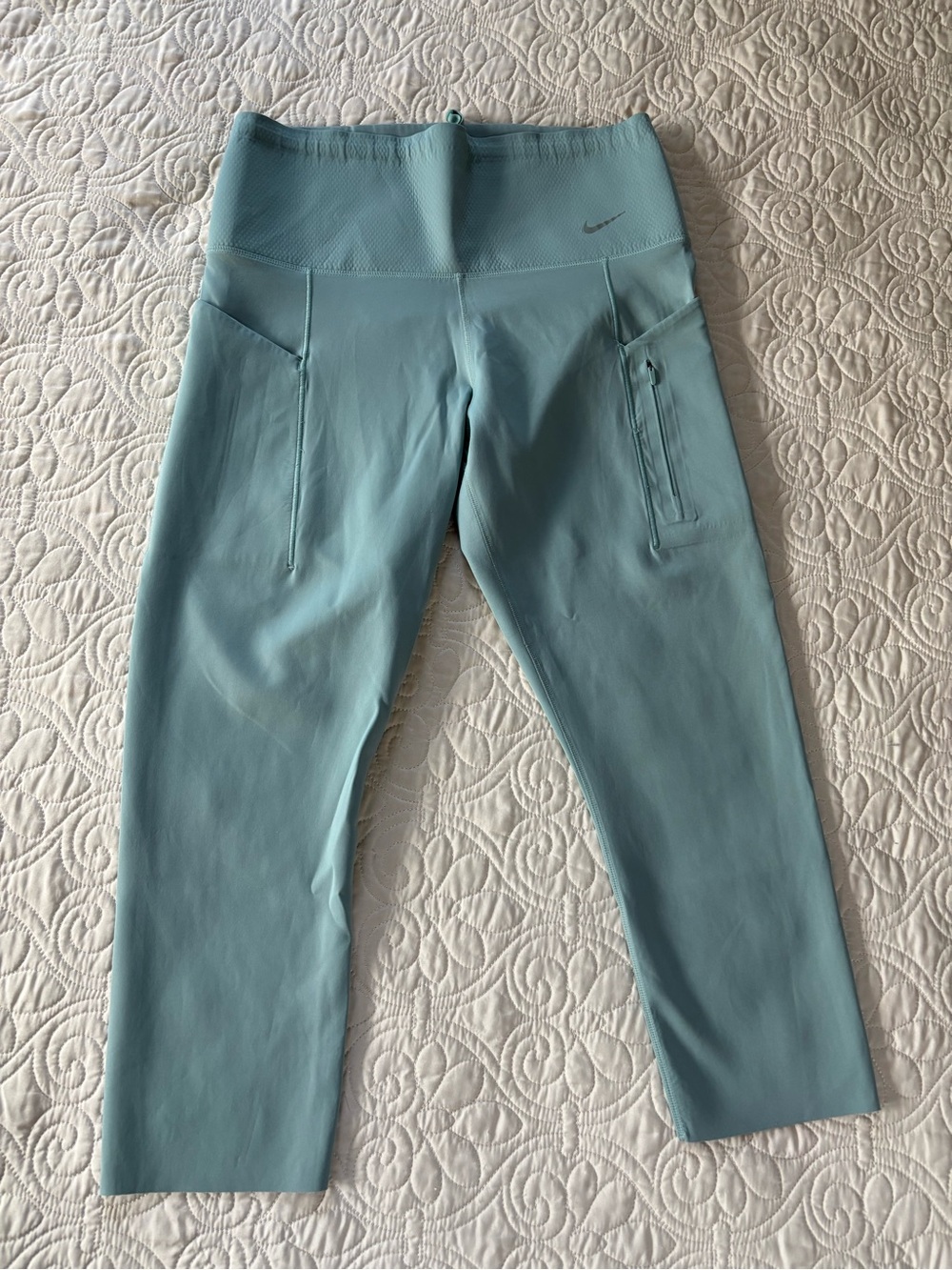 Nike Go Cropped High Rise Compression Tights In Sage Green